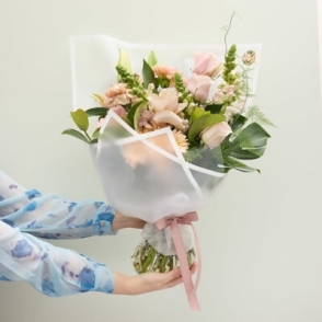 Hand-tied pastel bouquet in soft pinks, peaches, and whites – same-day flower delivery Perth
