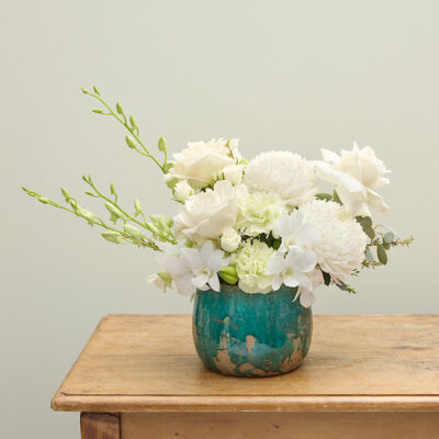 White flower arrangement - Classic